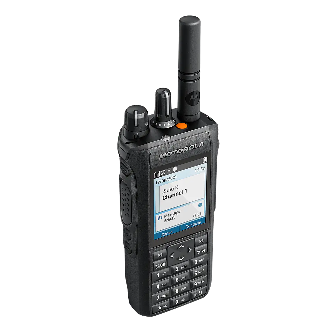 Radio MOTOTRBO R7 vista en ángulo